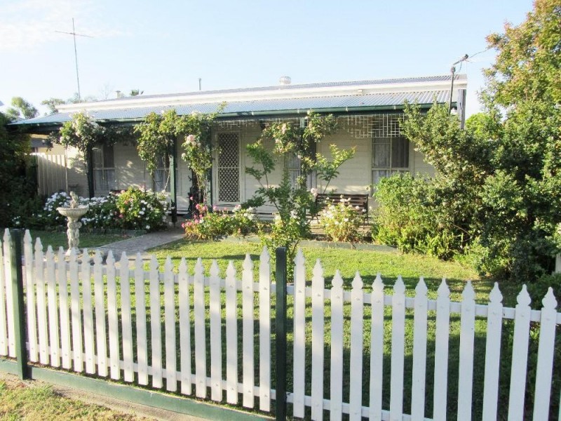 442 Hall Avenue, Lavington NSW 2641