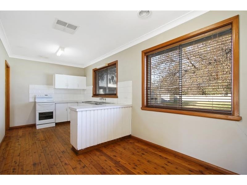 324 Sutherland Street, Lavington NSW 2641