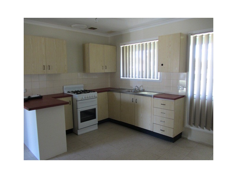 13 Mulga Place, West Albury NSW 2640