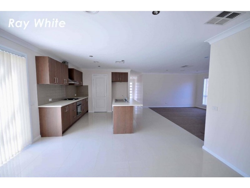 15 Chafia Place, Lavington NSW 2641