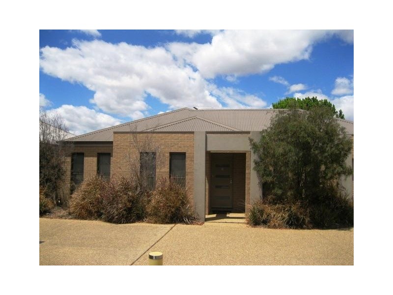 6/378 Cambourne Street, Lavington NSW 2641