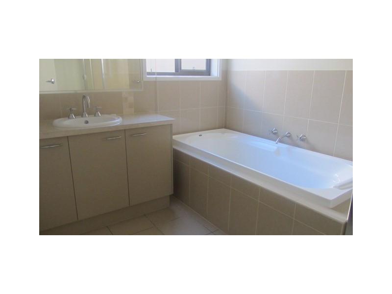 6/378 Cambourne Street, Lavington NSW 2641