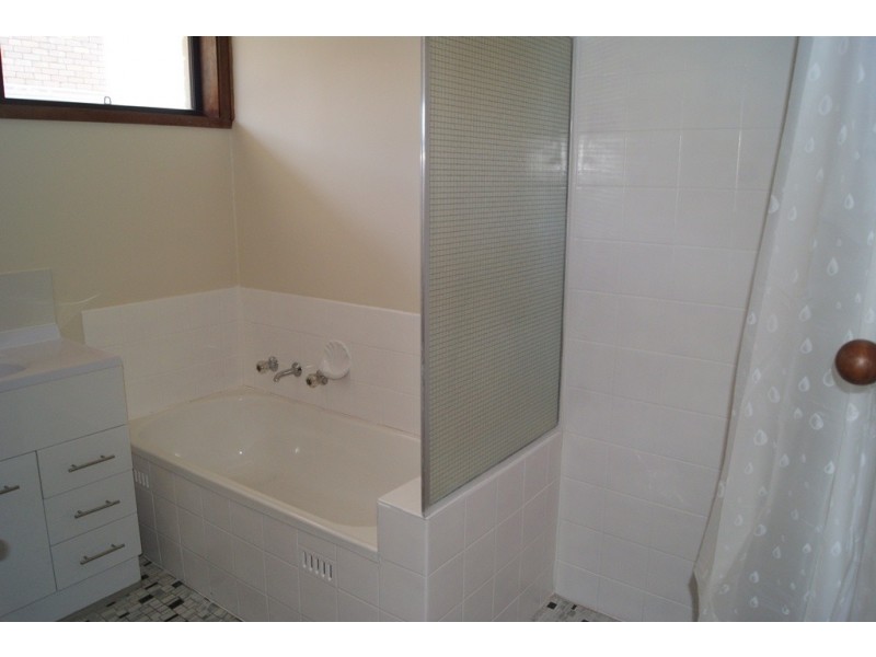 443 Kaitlers Road, Lavington NSW 2641