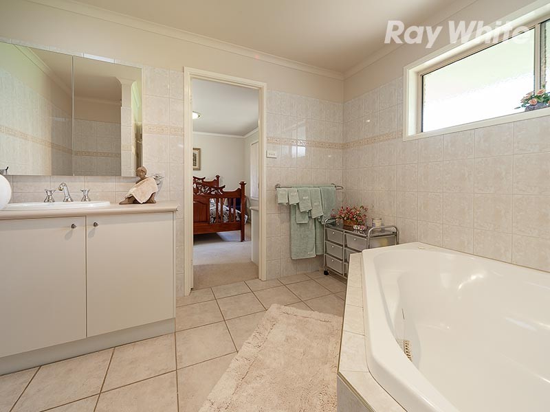102 Short Street, Howlong NSW 2643
