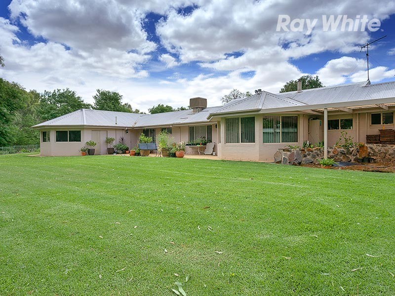 102 Short Street, Howlong NSW 2643