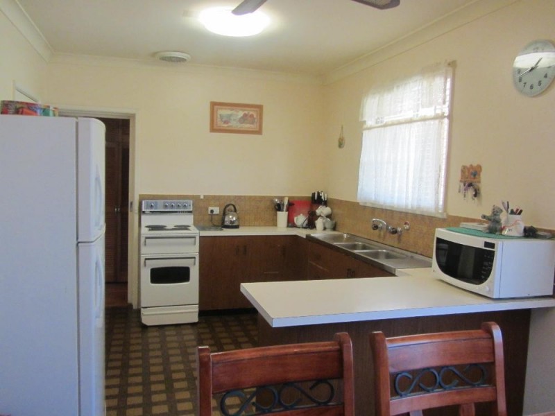 523 Kaitlers Road, Lavington NSW 2641