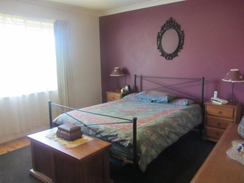 523 Kaitlers Road, Lavington NSW 2641