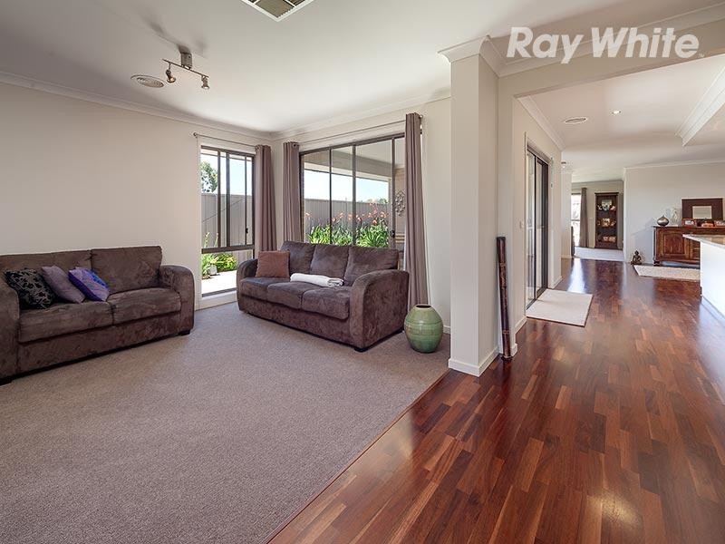 7 Lawson Circuit, Lavington NSW 2641