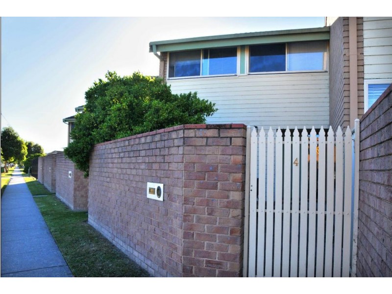 4/429 Griffith Road, Lavington NSW 2641