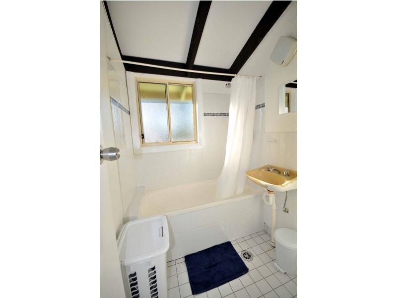 4/429 Griffith Road, Lavington NSW 2641