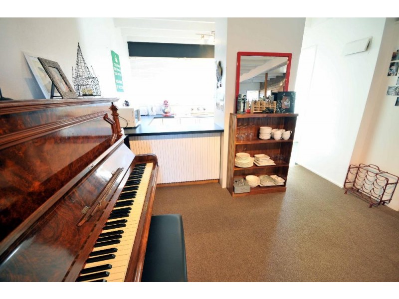 4/429 Griffith Road, Lavington NSW 2641