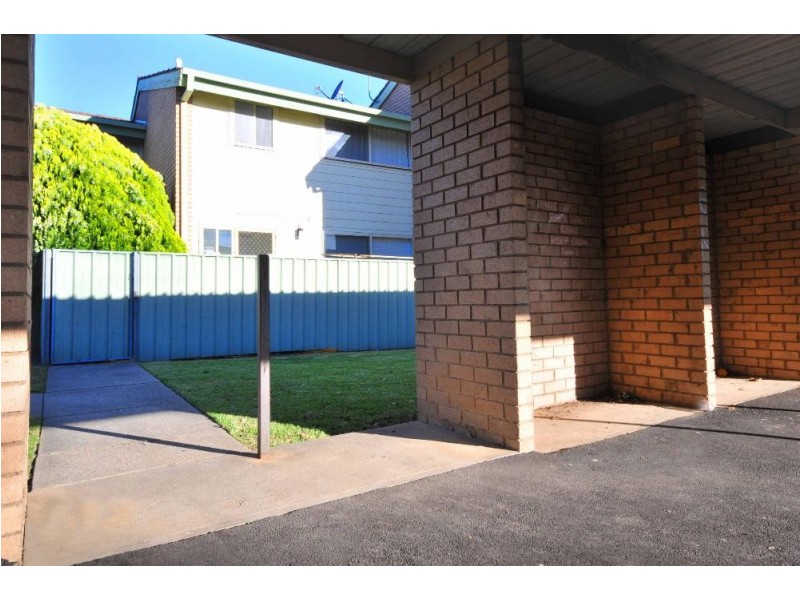 4/429 Griffith Road, Lavington NSW 2641
