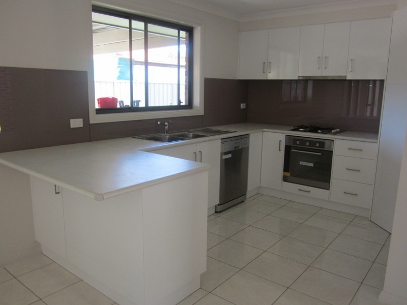 2/386 Kaitlers Road, Lavington NSW 2641