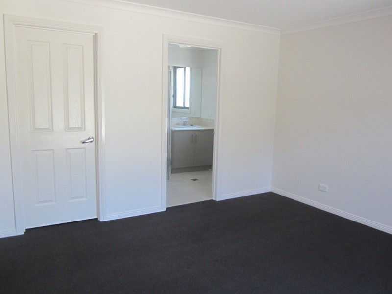 2/386 Kaitlers Road, Lavington NSW 2641