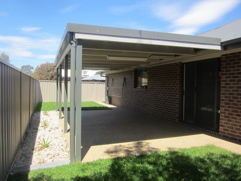 2/386 Kaitlers Road, Lavington NSW 2641