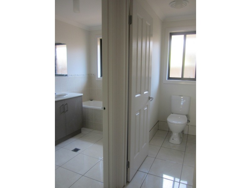 2/386 Kaitlers Road, Lavington NSW 2641