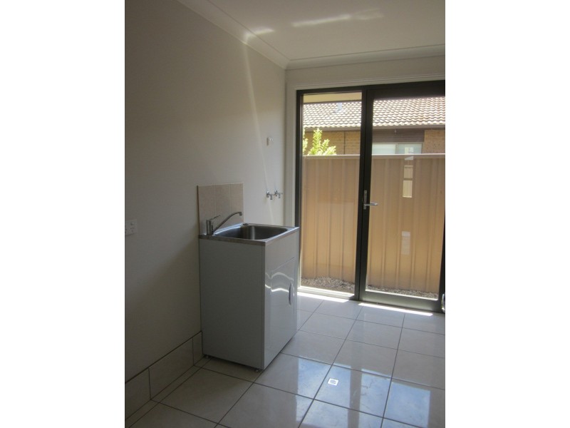 2/386 Kaitlers Road, Lavington NSW 2641
