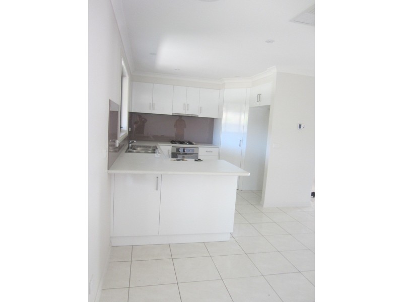 2/386 Kaitlers Road, Lavington NSW 2641