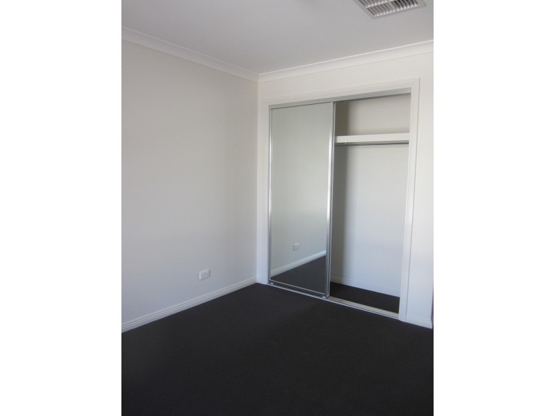 2/386 Kaitlers Road, Lavington NSW 2641
