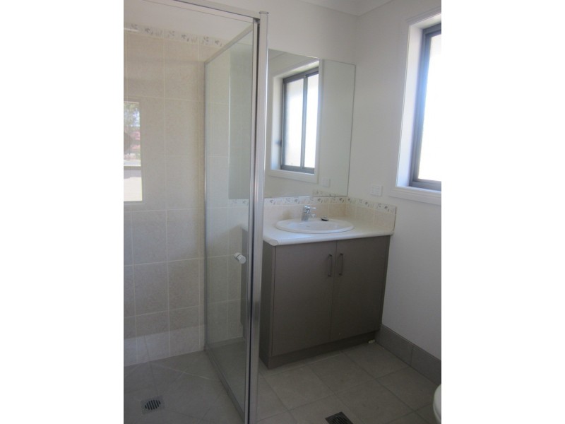 2/386 Kaitlers Road, Lavington NSW 2641