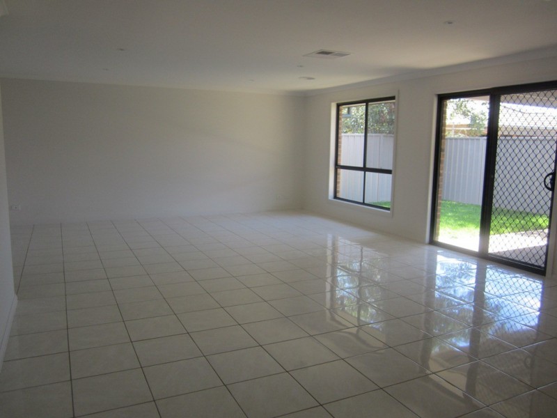 2/386 Kaitlers Road, Lavington NSW 2641