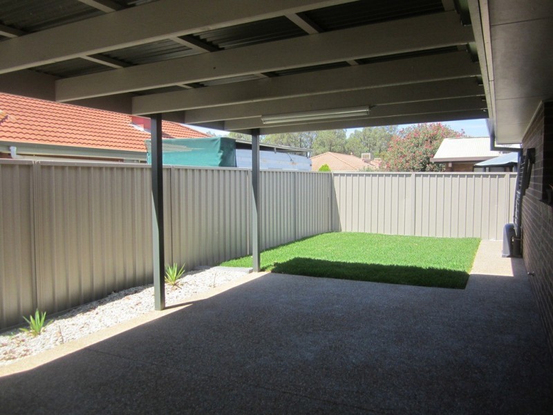 2/386 Kaitlers Road, Lavington NSW 2641