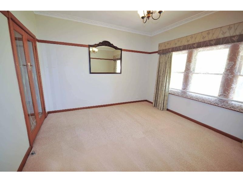 78 Hawkins Street, Howlong NSW 2643