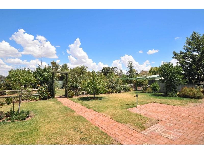 78 Hawkins Street, Howlong NSW 2643