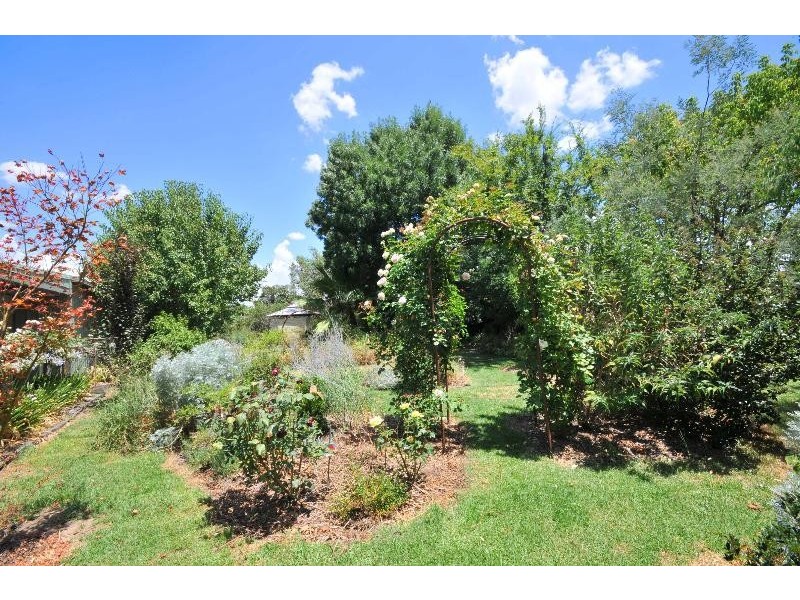 78 Hawkins Street, Howlong NSW 2643