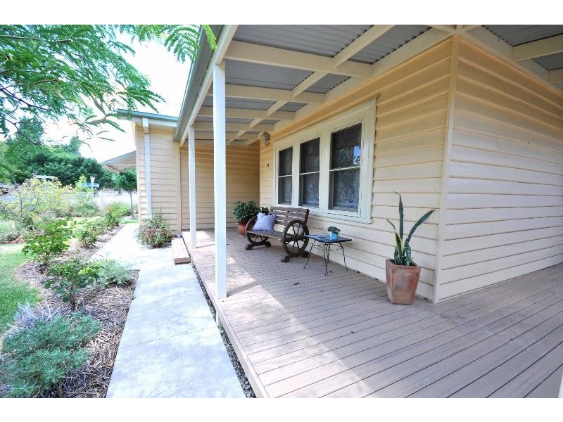 78 Hawkins Street, Howlong NSW 2643