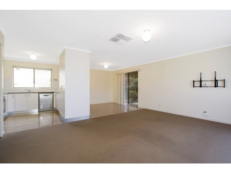1/576 Hague Street, Lavington NSW 2641