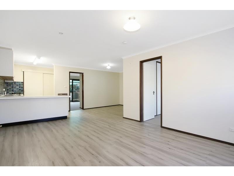 2/405 Griffith Road, Lavington NSW 2641