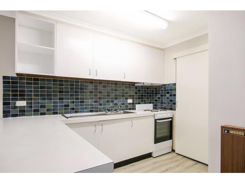 2/405 Griffith Road, Lavington NSW 2641