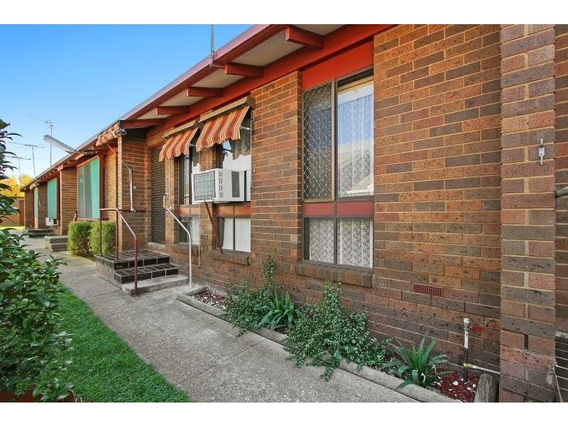 2/405 Griffith Road, Lavington NSW 2641