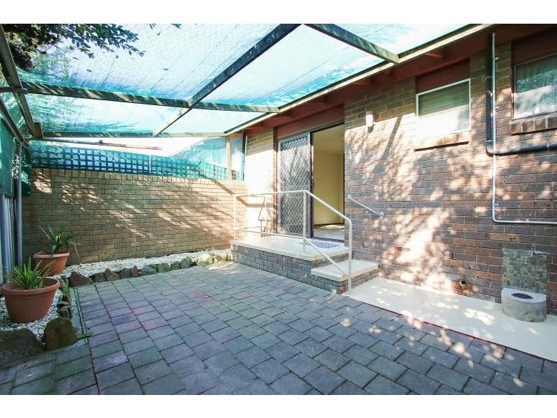 2/405 Griffith Road, Lavington NSW 2641