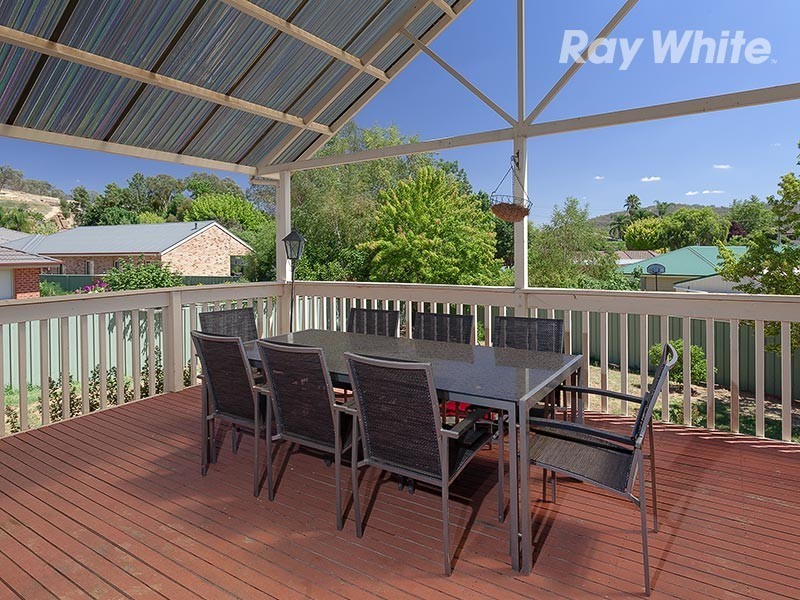 18 Orchard Way, Lavington NSW 2641