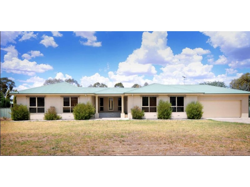 132 Larmer Street, Howlong NSW 2643