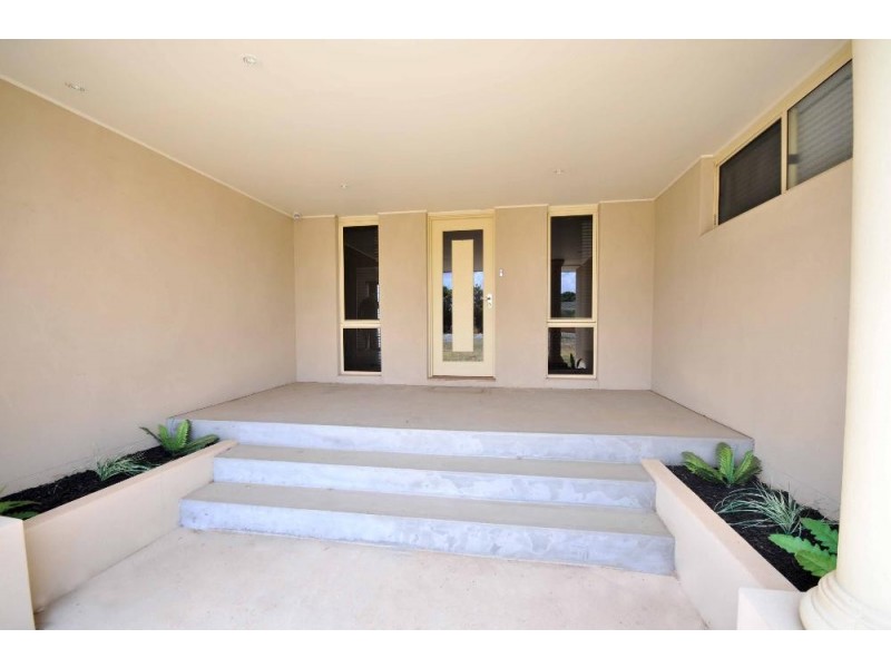 132 Larmer Street, Howlong NSW 2643