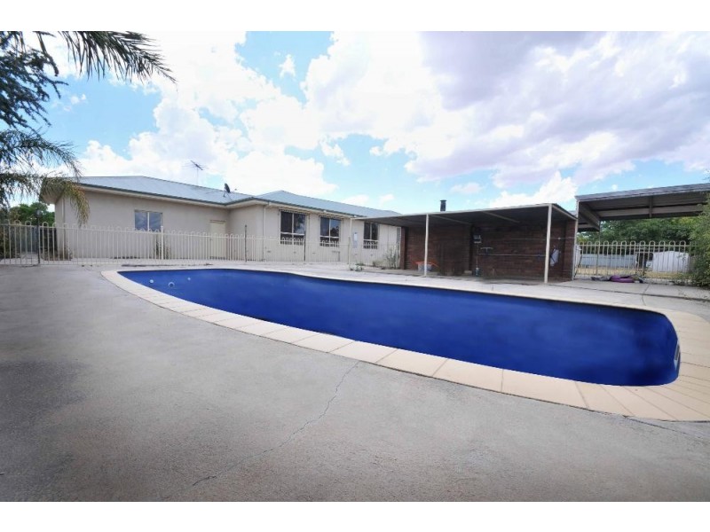 132 Larmer Street, Howlong NSW 2643