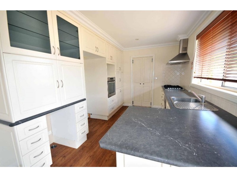 132 Larmer Street, Howlong NSW 2643