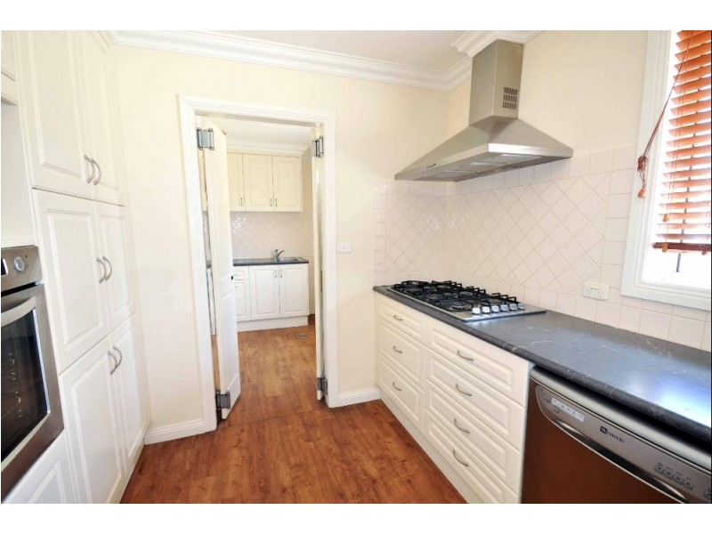 132 Larmer Street, Howlong NSW 2643