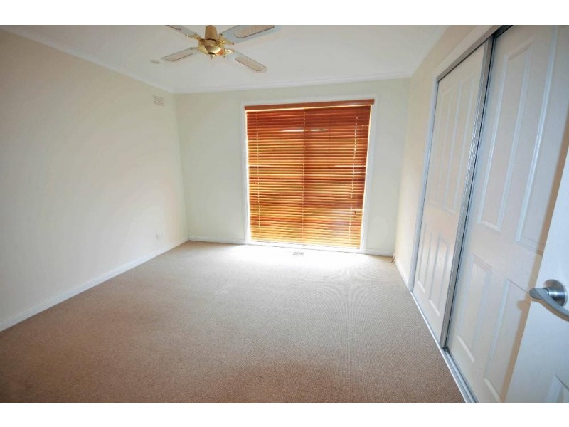 132 Larmer Street, Howlong NSW 2643