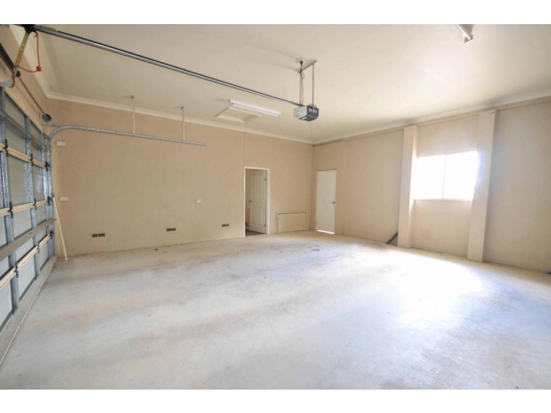 132 Larmer Street, Howlong NSW 2643