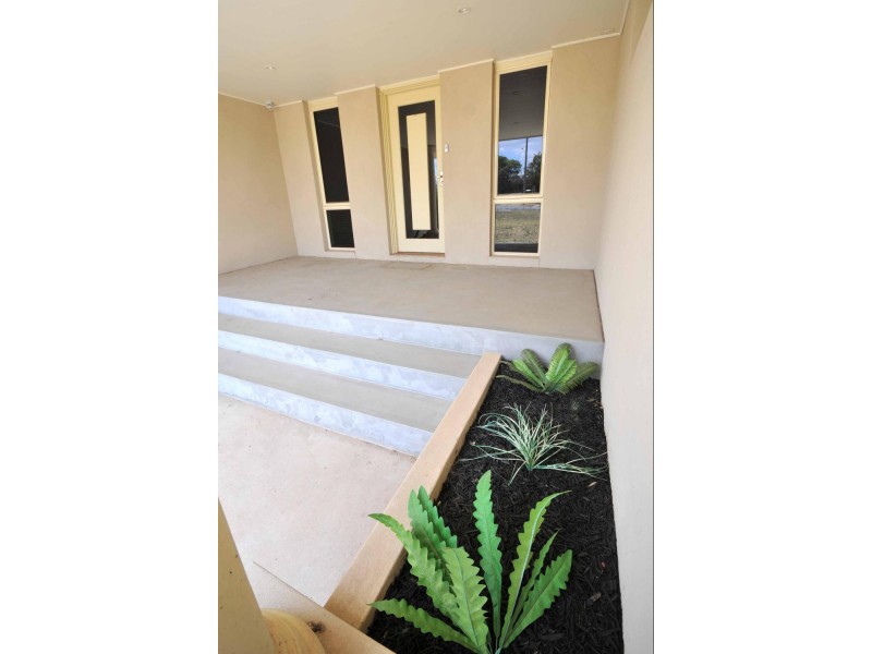 132 Larmer Street, Howlong NSW 2643