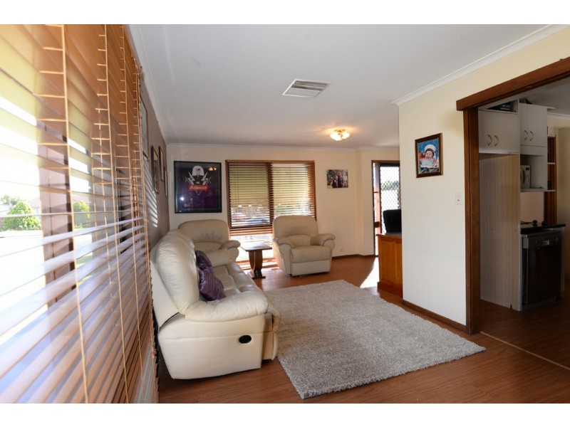 18 Yellow Gum Way, Thurgoona NSW 2640