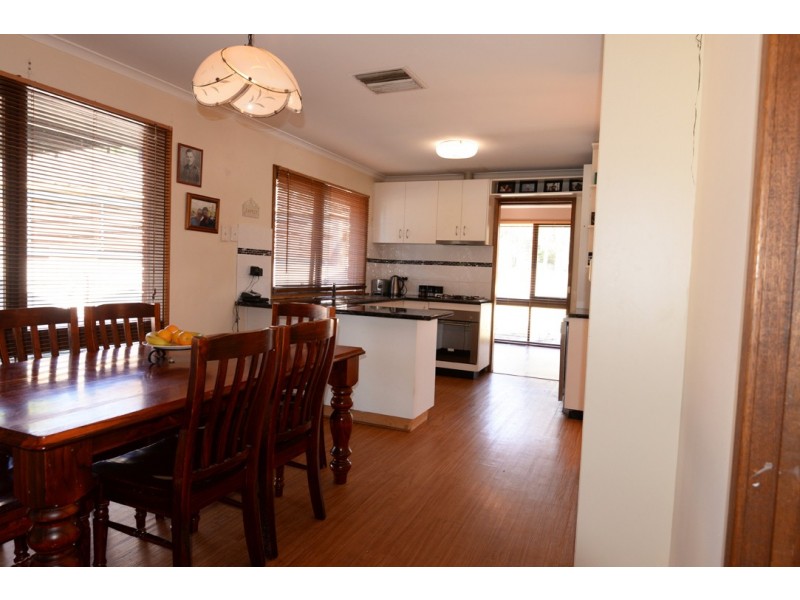 18 Yellow Gum Way, Thurgoona NSW 2640