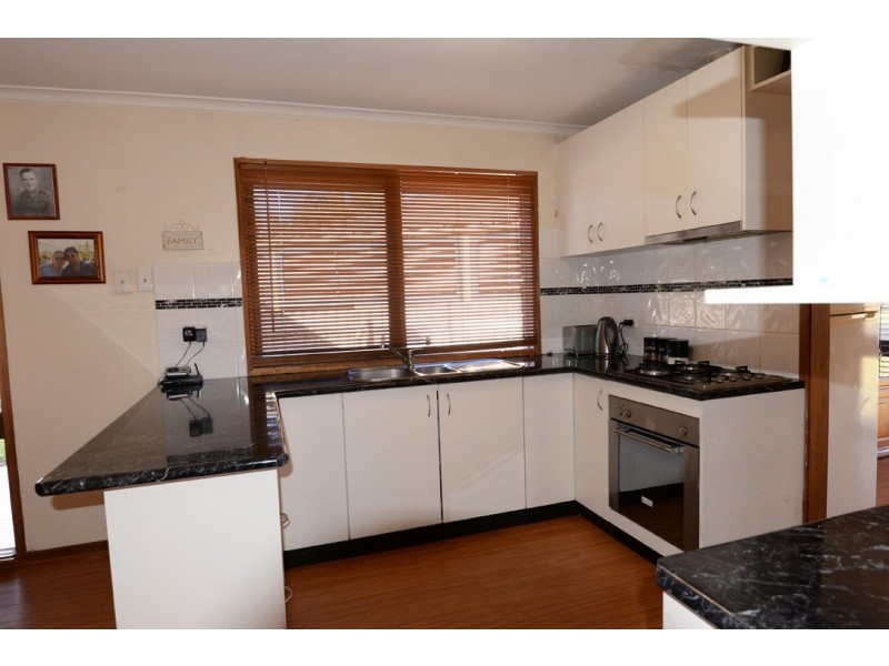 18 Yellow Gum Way, Thurgoona NSW 2640