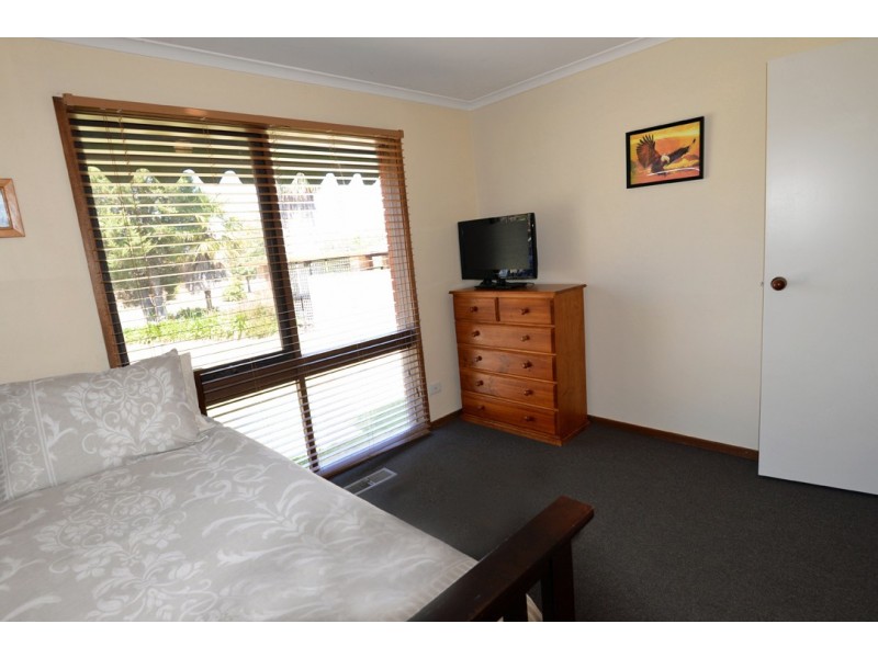 18 Yellow Gum Way, Thurgoona NSW 2640