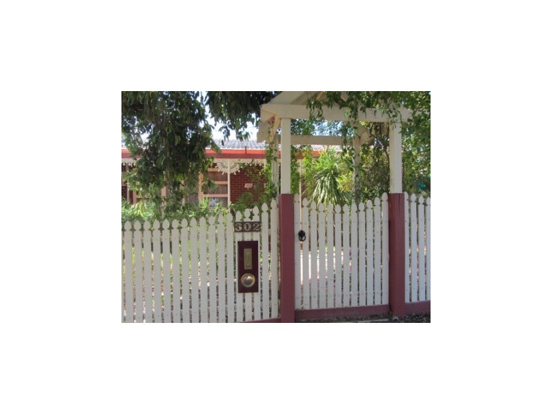 302 Highview Crescent, Lavington NSW 2641