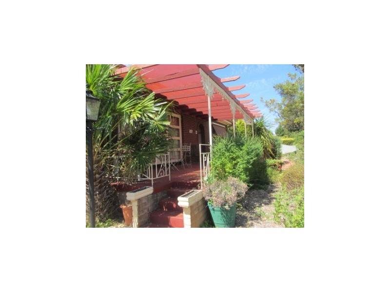 302 Highview Crescent, Lavington NSW 2641